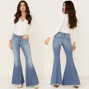 Shyanne midrise super flare blue jeans size 30x34 cowgirl rodeo festival western